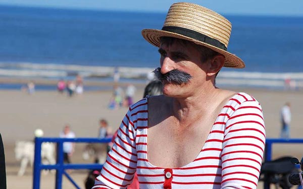 Nhộn nhịp lễ hội b&ecirc;n bờ biển nước Anh